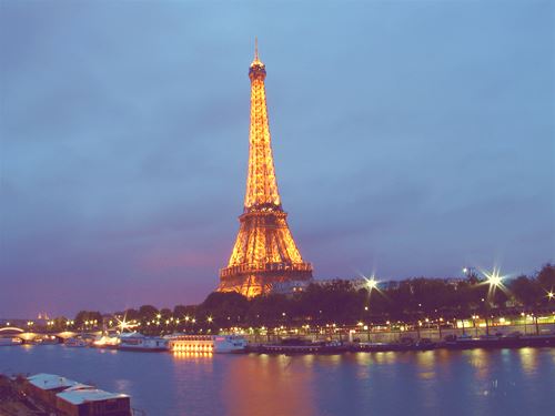 Очаровательный Париж с высоты Эйфелевой башни и с глубин катакомб