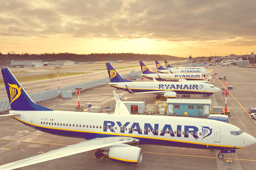 Ryanair офіційно заявили про початок польотів з України